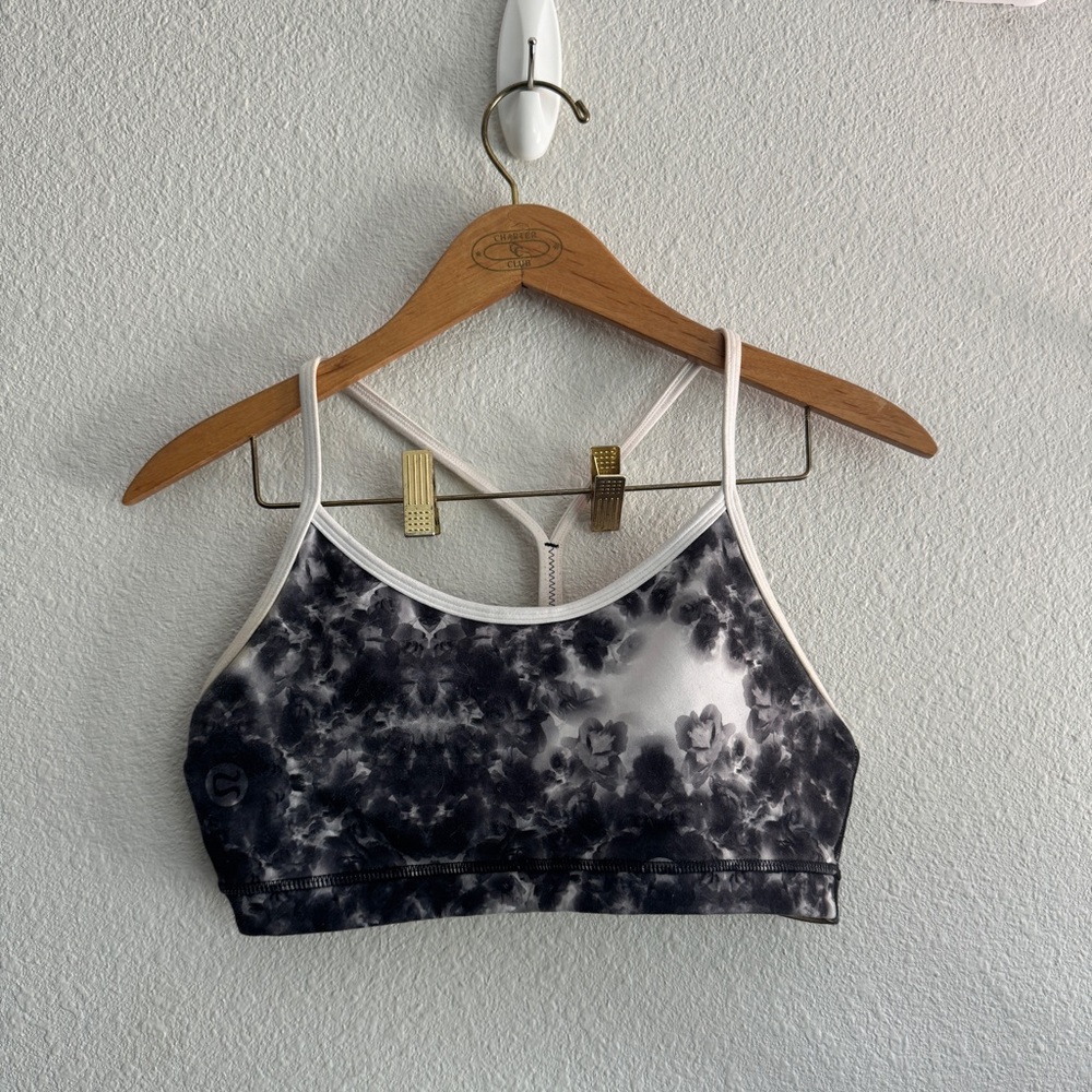 Lululemon sports bra size 8